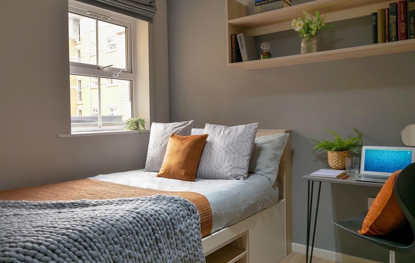 Fitzhugh Street, Polygon, Southampton - Image 1